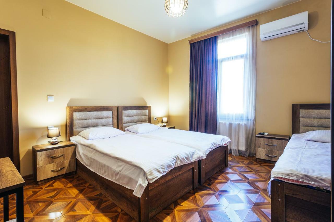 Memory House Hotell Kutaisi Exteriör bild