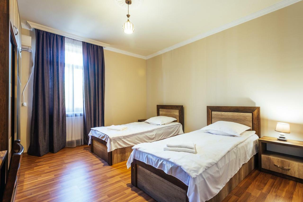 Memory House Hotell Kutaisi Exteriör bild