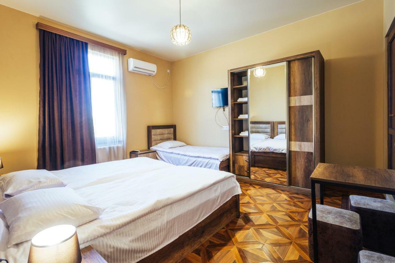 Memory House Hotell Kutaisi Exteriör bild