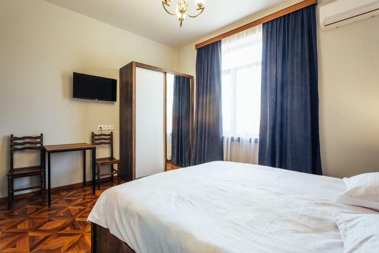 Memory House Hotell Kutaisi Exteriör bild
